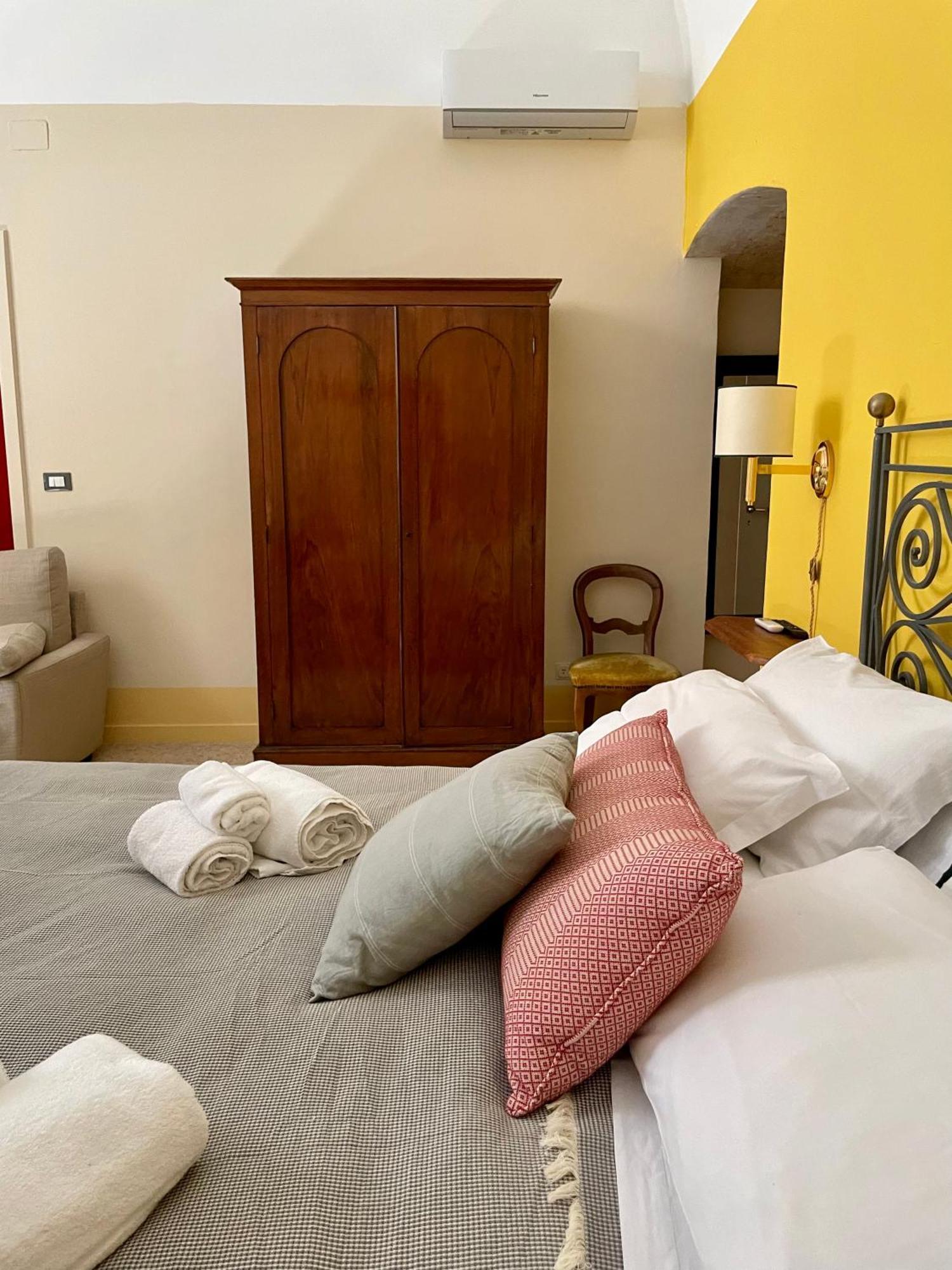 לצ'ה 4 Balconi Rooms- Dimora Arditi B&B מראה חיצוני תמונה